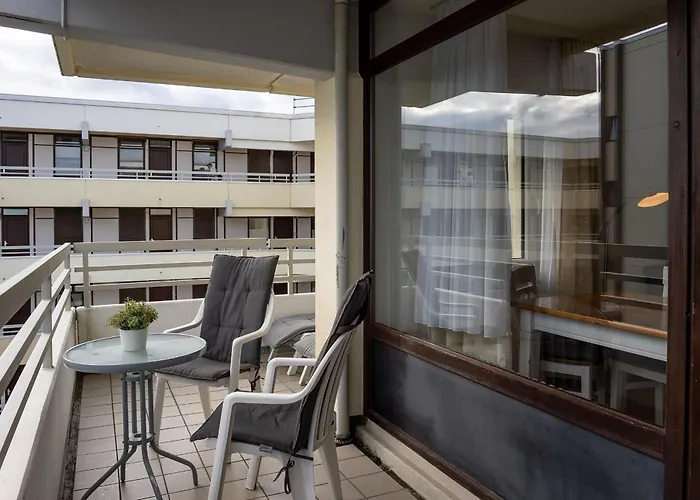 Apartment Center Ii 40 *